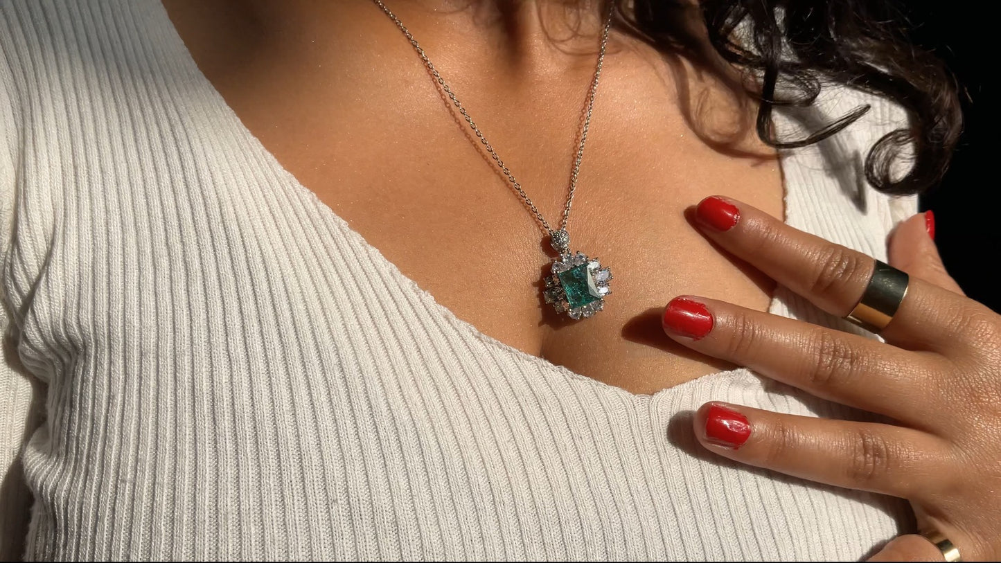 Vintage Emerald Green Radiant Halo Necklace – Art Deco Inspired