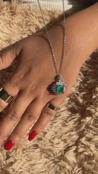 Vintage Emerald Green Radiant Halo Necklace – Art Deco Inspired